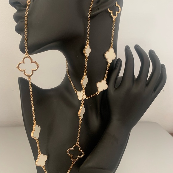 Clover Necklace - Picture 1 of 2